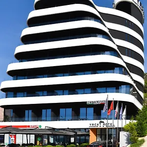 4* Отель Yacht